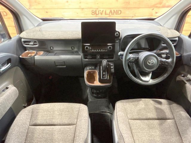 TOYOTA SIENTA HYBRID 2022