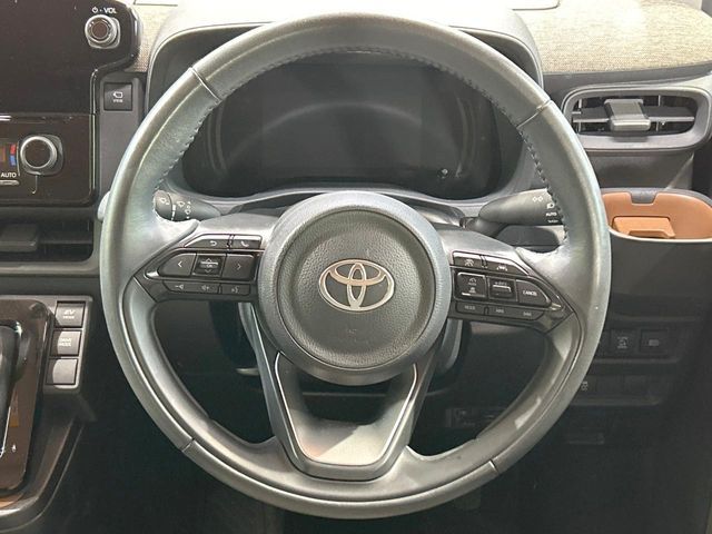 TOYOTA SIENTA HYBRID 2022