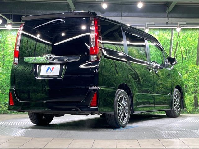 TOYOTA NOAH 2014