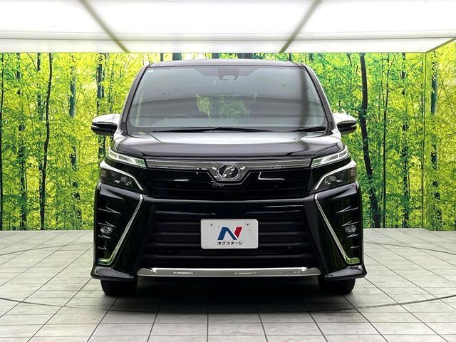 TOYOTA VOXY 2018
