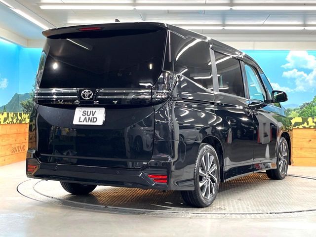 TOYOTA VOXY 2023