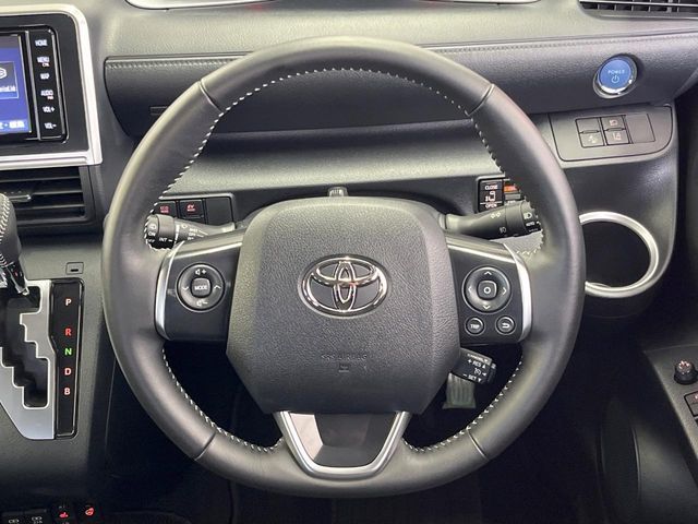 TOYOTA SIENTA HYBRID 2022