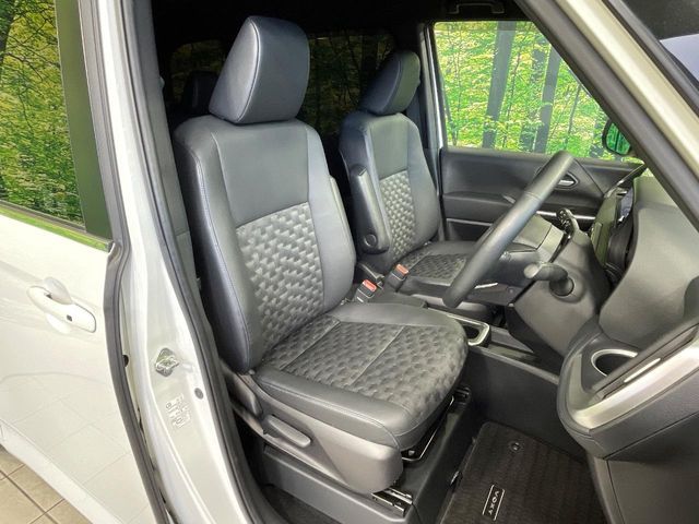 TOYOTA VOXY HYBRID 2022