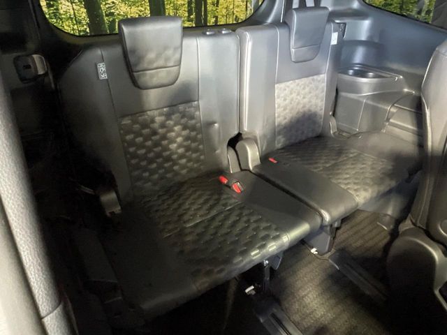 TOYOTA VOXY HYBRID 2022