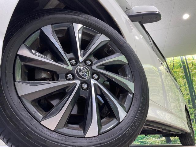 TOYOTA VOXY HYBRID 2022