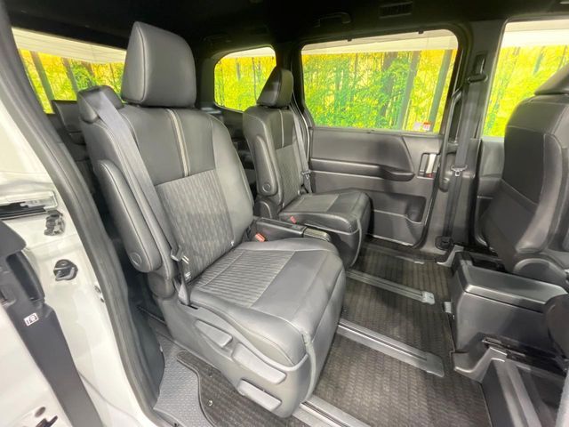 TOYOTA NOAH HYBRID 2024