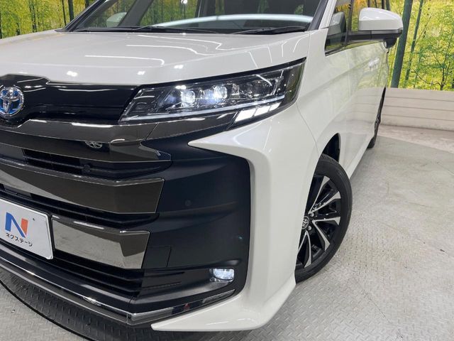 TOYOTA NOAH HYBRID 2024