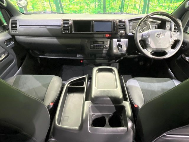 TOYOTA HIACE van 4WD 2022