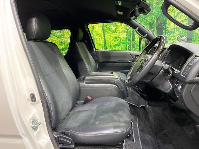 TOYOTA HIACE van 4WD 2022