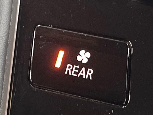 MITSUBISHI DELICA D:5 4WD 2024