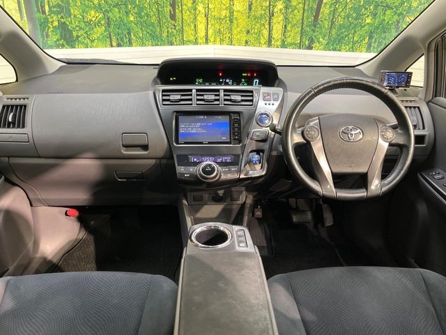 TOYOTA PRIUS Alpha 2014