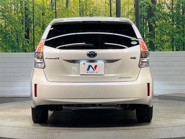 TOYOTA PRIUS Alpha 2014