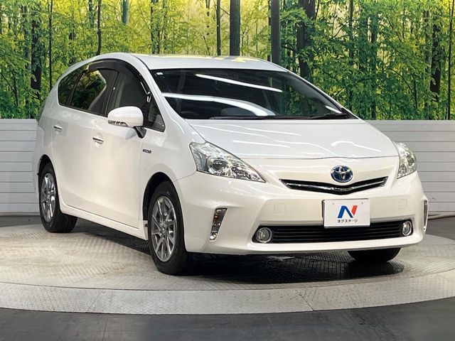 TOYOTA PRIUS Alpha 2014