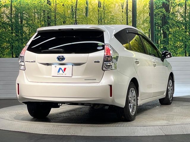 TOYOTA PRIUS Alpha 2014