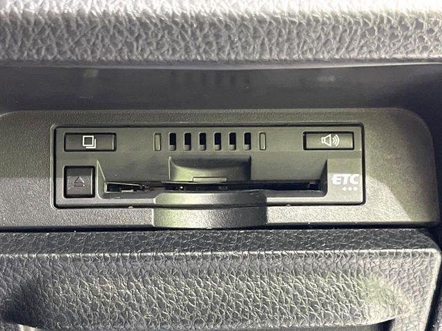 TOYOTA ESQUIRE HYBRID 2017