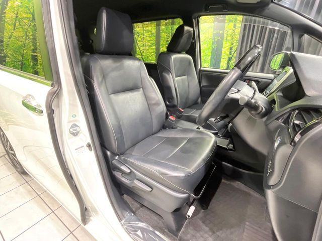 TOYOTA ESQUIRE HYBRID 2017