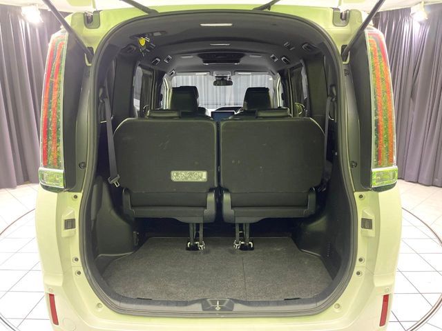 TOYOTA ESQUIRE HYBRID 2017