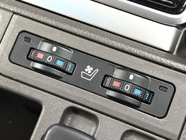 TOYOTA LANDCRUISER PRADO 2023