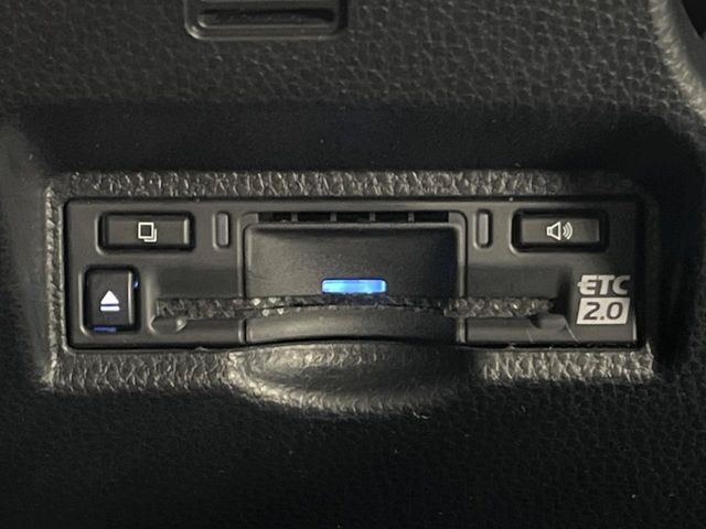 TOYOTA NOAH HYBRID 2022