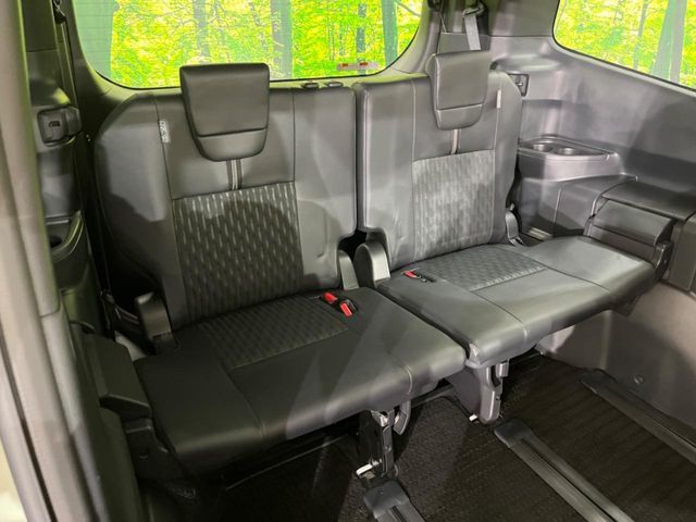 TOYOTA NOAH HYBRID 2022