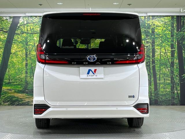 TOYOTA NOAH HYBRID 2022