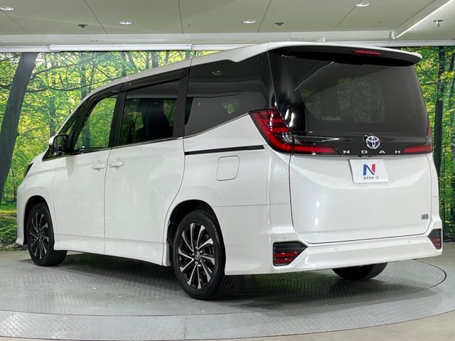 TOYOTA NOAH HYBRID 2022