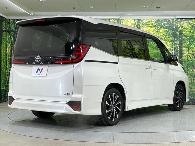 TOYOTA NOAH HYBRID 2022