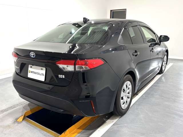 TOYOTA COROLLA sedan HYBRID 2023