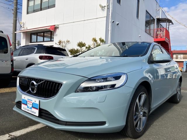 VOLVO VOLVO V40 2017