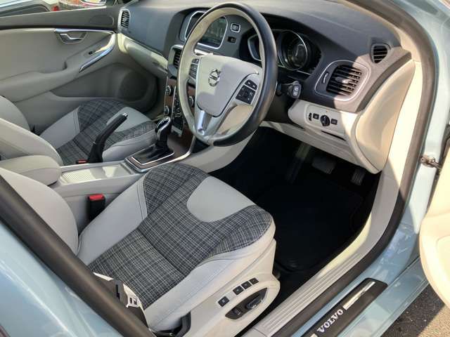 VOLVO VOLVO V40 2017