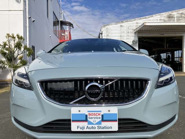 VOLVO VOLVO V40 2017