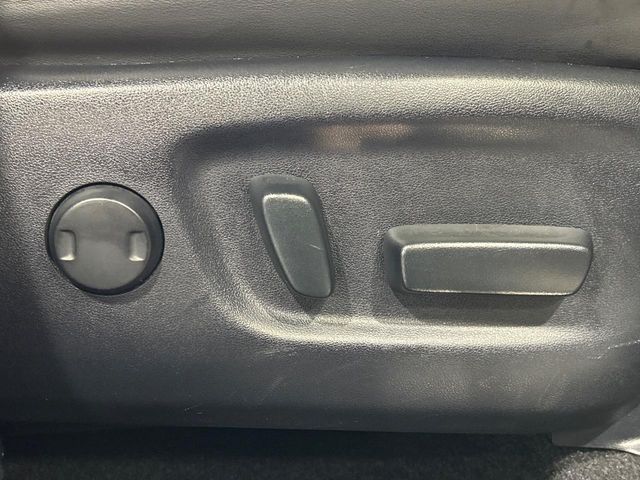 TOYOTA HARRIER 4WD 2017