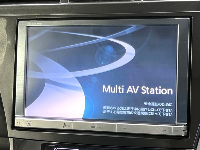 TOYOTA PRIUS Alpha 2013