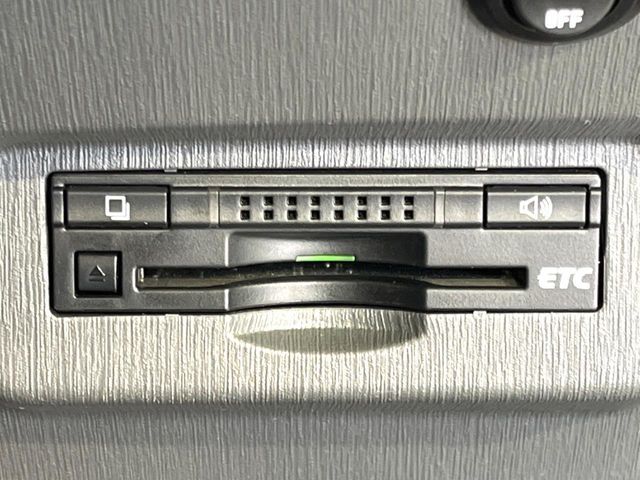 TOYOTA PRIUS Alpha 2013