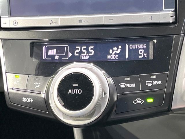 TOYOTA PRIUS Alpha 2013