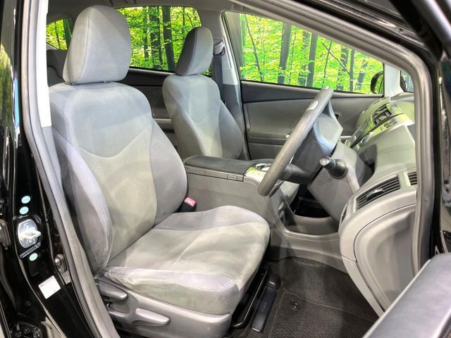 TOYOTA PRIUS Alpha 2013