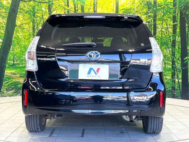 TOYOTA PRIUS Alpha 2013