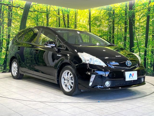 TOYOTA PRIUS Alpha 2013