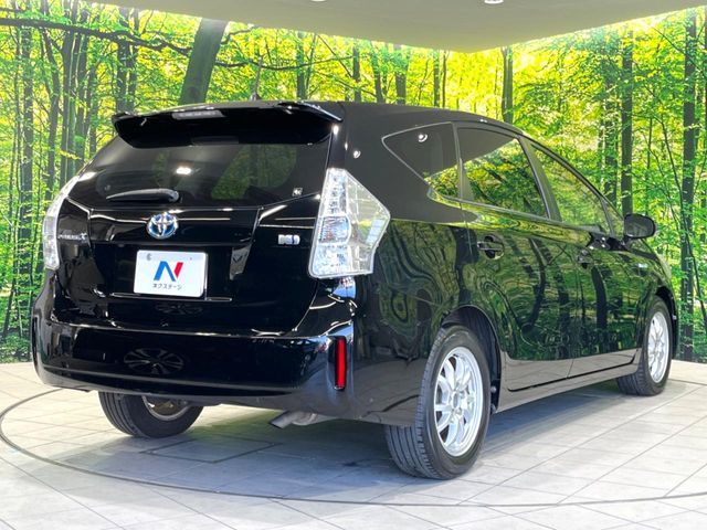 TOYOTA PRIUS Alpha 2013