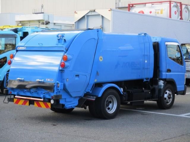 MITSUBISHI CANTER 2015