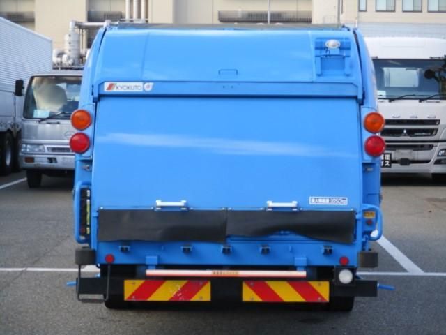 MITSUBISHI CANTER 2015