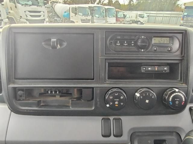 MITSUBISHI CANTER 2015