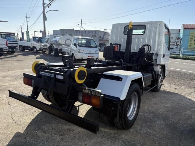 MITSUBISHI CANTER 2005