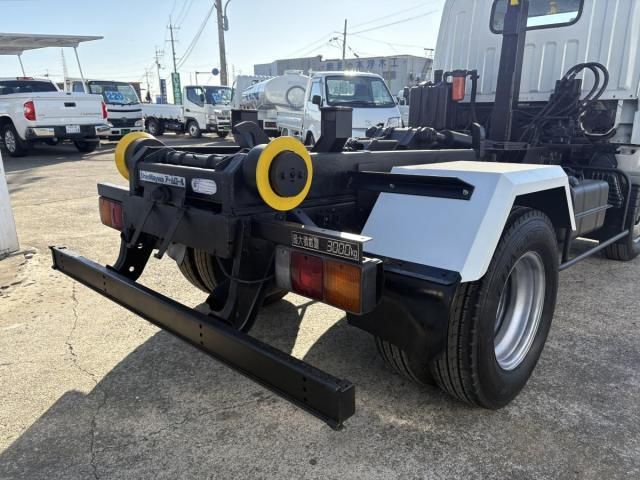 MITSUBISHI CANTER 2005