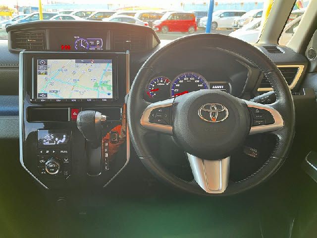 TOYOTA ROOMY 2018