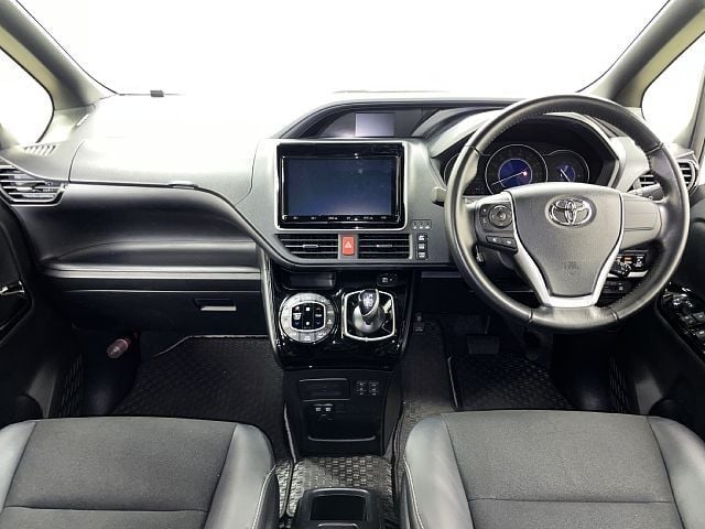 TOYOTA NOAH HYBRID 2018