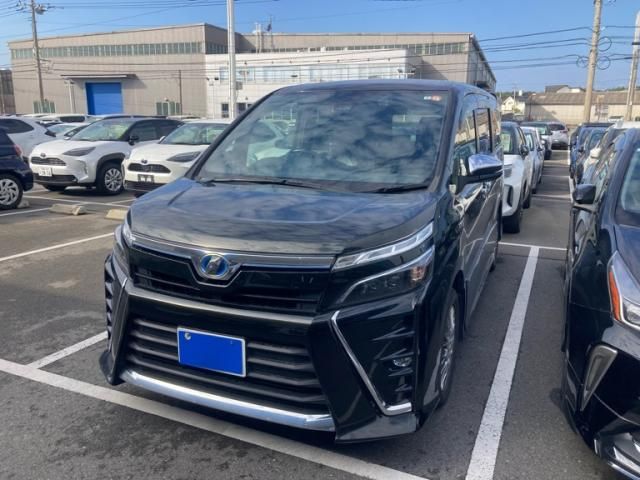 TOYOTA VOXY HYBRID 2018