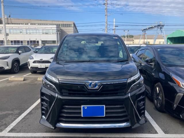 TOYOTA VOXY HYBRID 2018