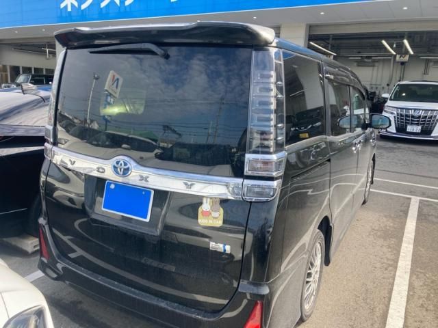 TOYOTA VOXY HYBRID 2018