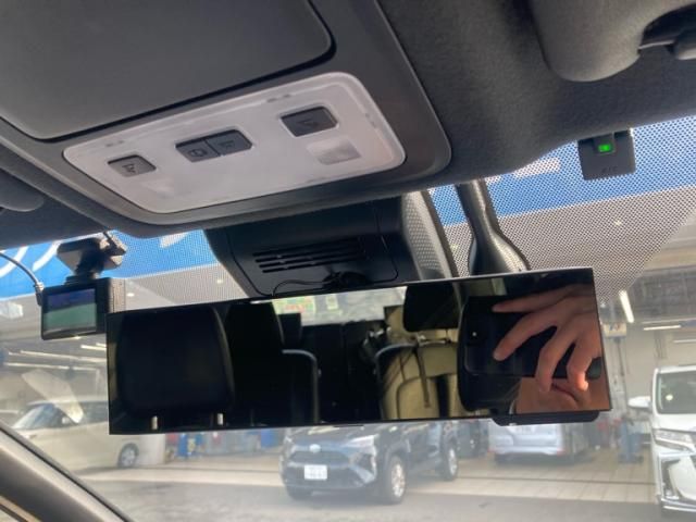 TOYOTA VOXY HYBRID 2018